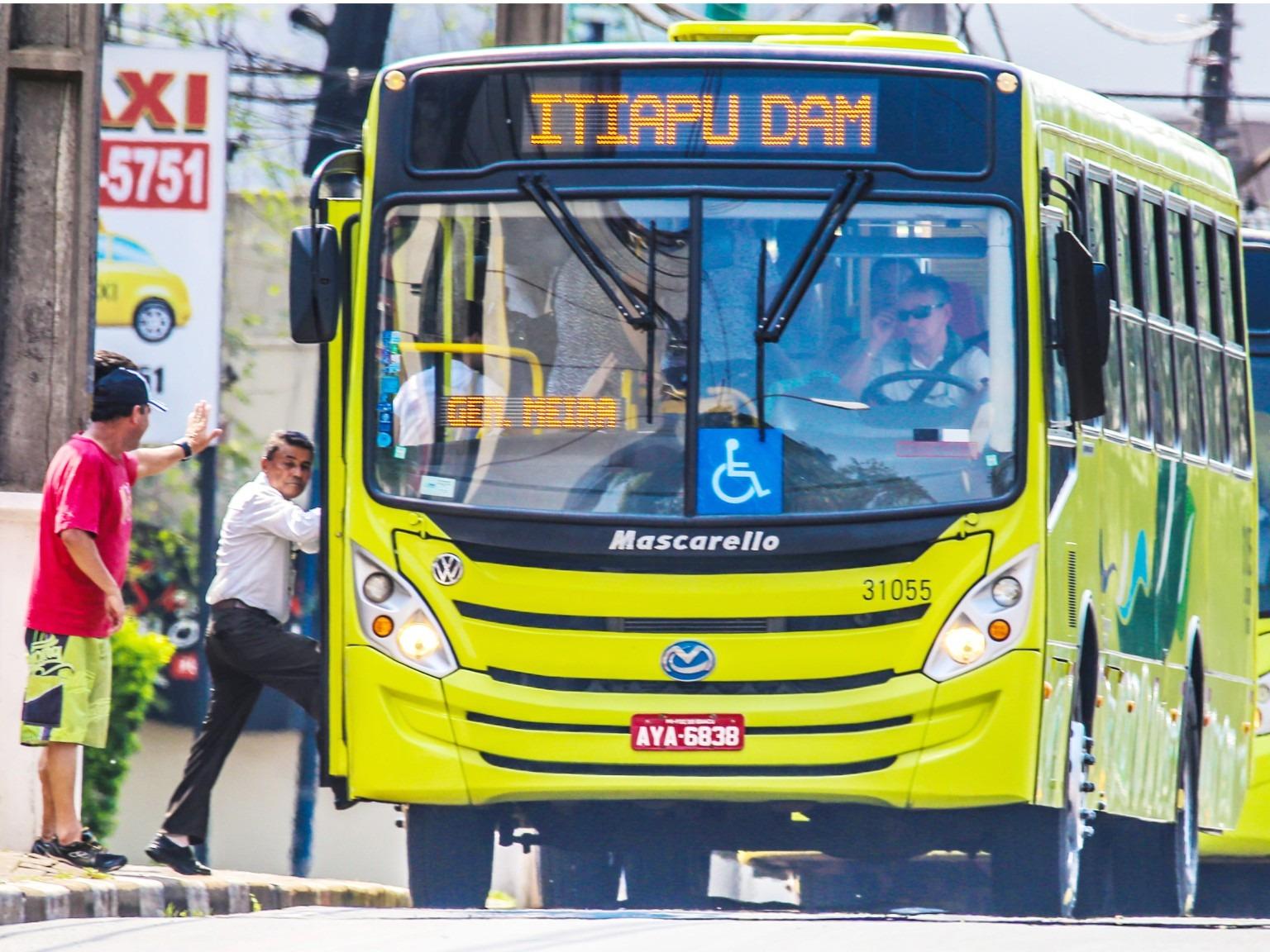 Ônibus Foto Roger Meireles