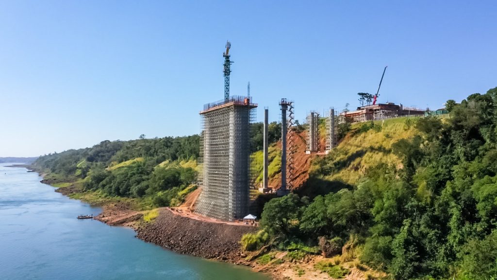 Silva e Luna completa um ano e meio à frente de Itaipu, com gestão reestruturada e voltada para a região 5 Construção da Ponte da Integração Brasil Paraguai. Fotos Alexandre Marchetti Itaipu Binacional 1