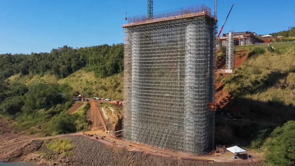 Silva e Luna completa um ano e meio à frente de Itaipu, com gestão reestruturada e voltada para a região 7 Construção da Ponte da Integração Brasil Paraguai. Fotos Alexandre Marchetti Itaipu Binacional