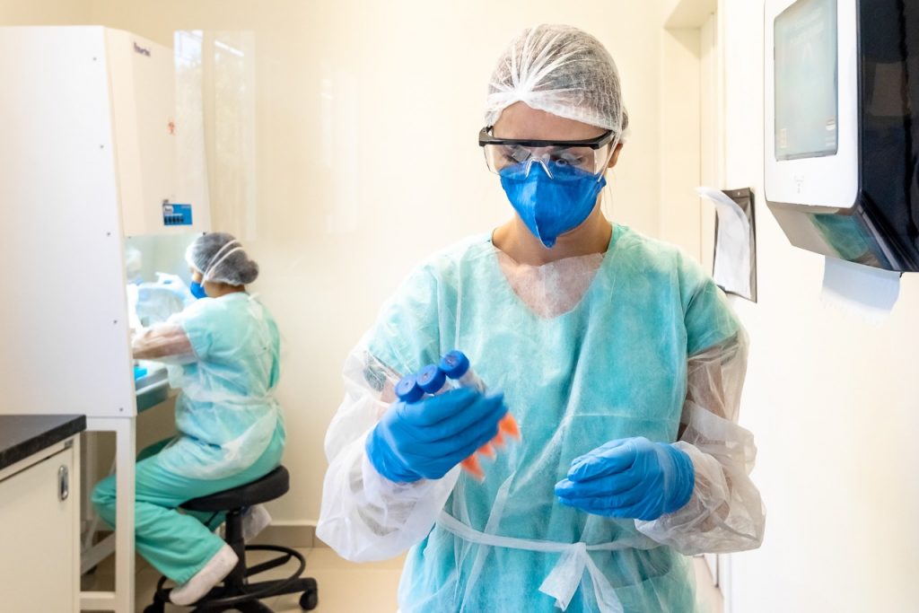 Laboratório do Hospital Costa Cavalcanti já fez mais de 15 mil exames de covid-19 1 Corona Fotos Rubens Fraulini 1