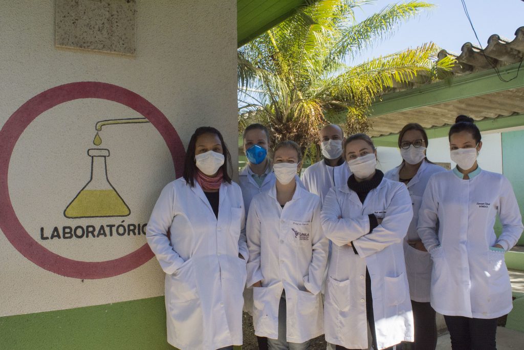 UNILA já realizou mais de 10 mil exames para detectar a Covid-19 e 12 mil atendimentos para a comunidade 1 Foto 02 Laboratorio.jpg