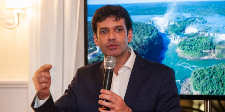 Em Foz do Iguaçu, ministro anuncia que linha de crédito para guias de turismo estará disponível em 10 dias 1 Marcelo Alvaro Antonio