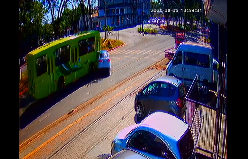 batida onibus carro