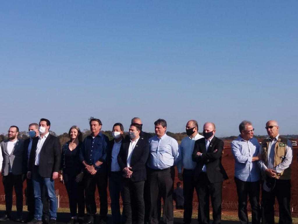 Bolsonaro visita obras de ampliação da pista do Aeroporto de Foz do Iguaçu. Obra tem recursos da Itaipu 1 bolsonaro visita obras