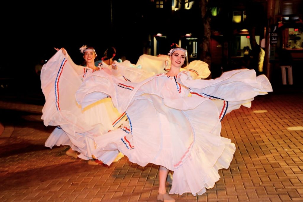 Com a reabertura do Marco das 3 Fronteiras, voltaram as apresentações culturais no atrativo. VEJA FOTOS! 21 danca no marco 3 fronteiras 22