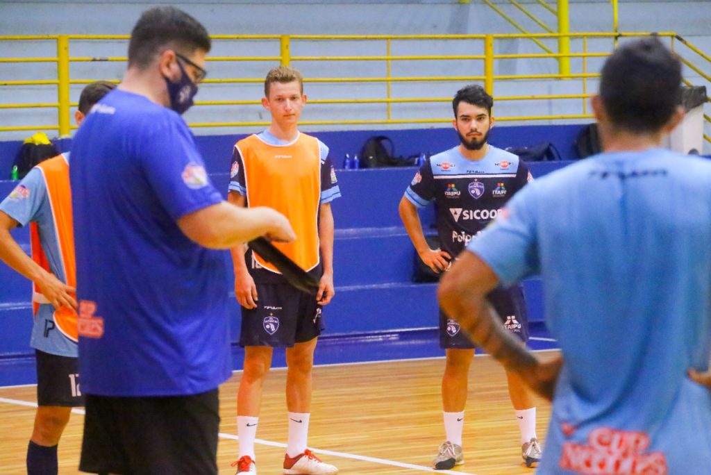 Inspiração que vem do futsal da fronteira. Veja foto e assista reportagens da formação de atletas 3 Base Foz Futsal 2