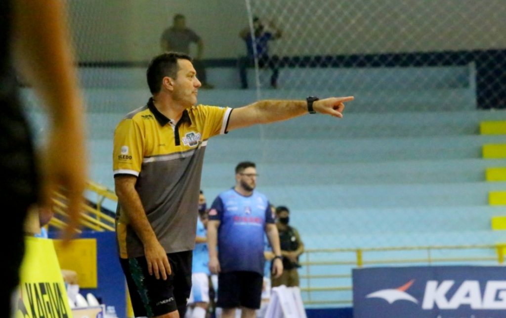 Foz Cataratas Futsal bate Toledo na estreia do paranaense. Veja fotos! 1 Foz cataratas Fotos Nilton Rolin e Abel da Banca 1