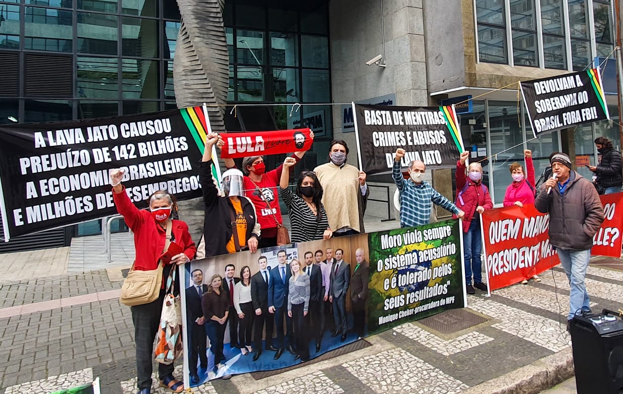Manifestantes vao ao MPF 3