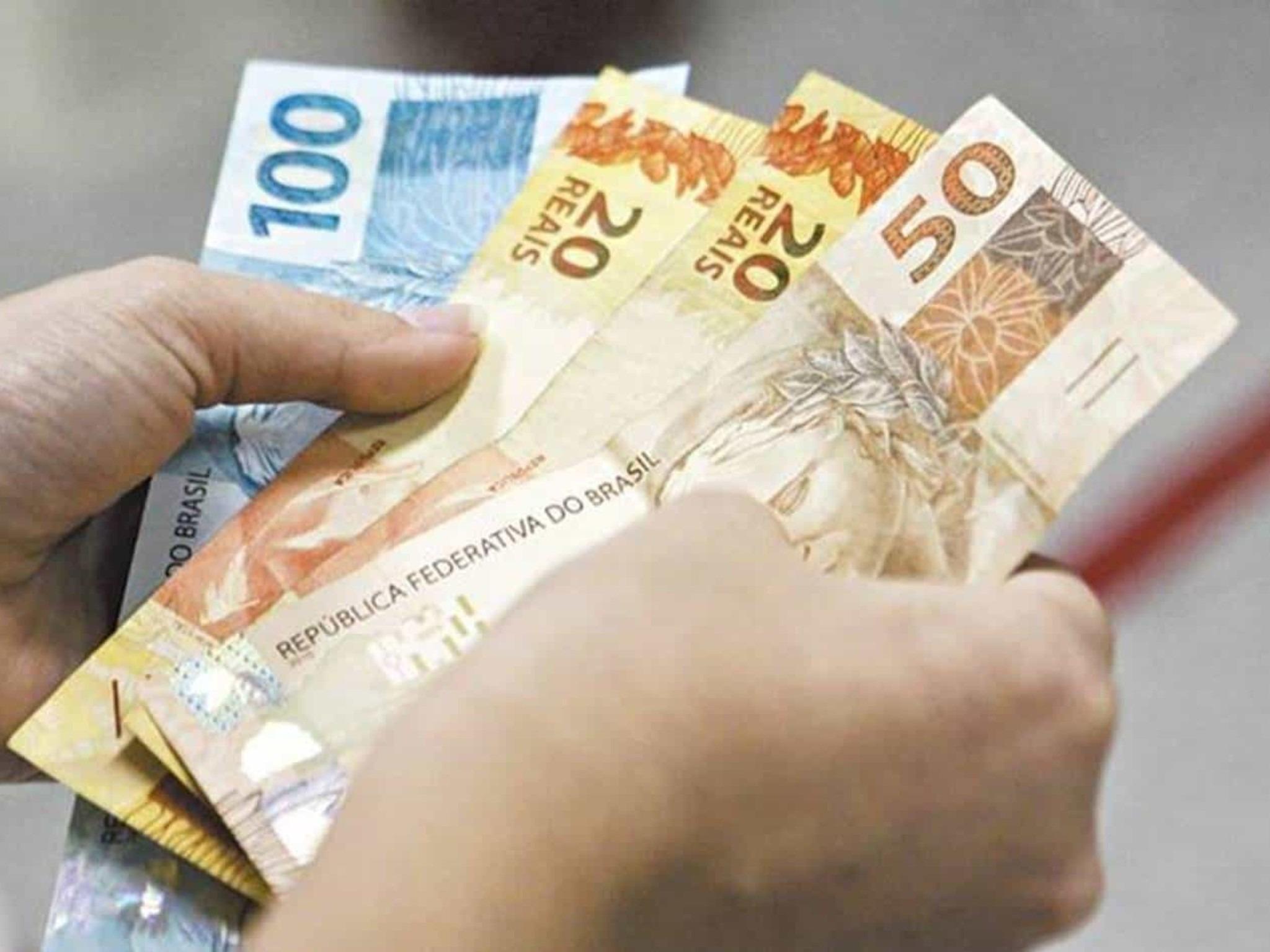 Com aumento de R$ 106, salário mínimo passa para R$ 1.518 a partir desta semana