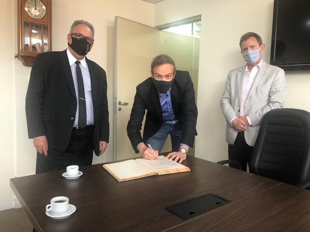 gustavo grassi assume