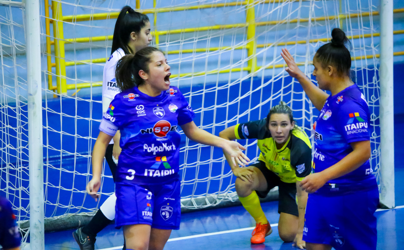 content A capitã Krissia é uma das lideres da equipe iguaçuense Foto Nilton Rolin