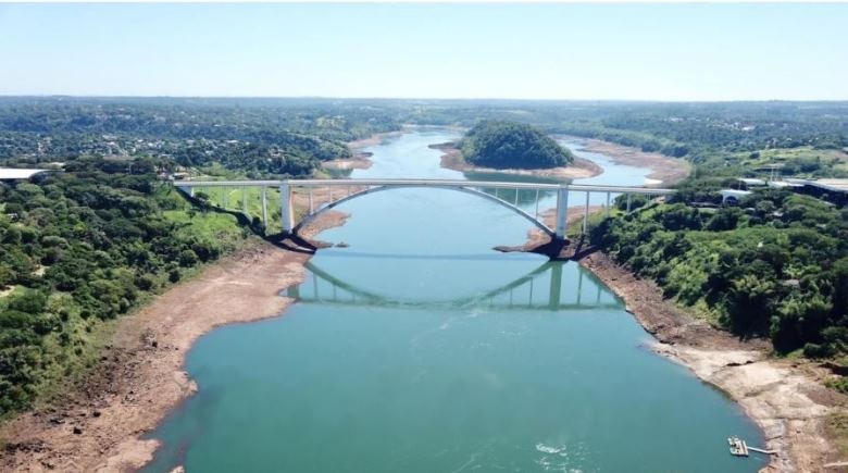 Bolsonaro concorda com reabertura da Ponte da Amizade, elogia obras de Itaipu e cogita nova visita à fronteira 1 ponte da amizade