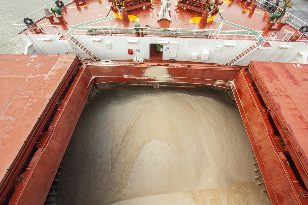Acucar em navio do Porto de Paranagua no Parana Foto Claudio Neves APPA