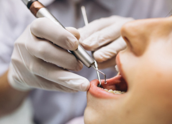 Dentista Creditos FreePik