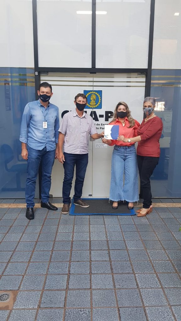 Candidatos a prefeito de Foz do Iguaçu recebem propostas da Agenda Parlamentar 2020 do Crea-PR 1 FOTO 1 2