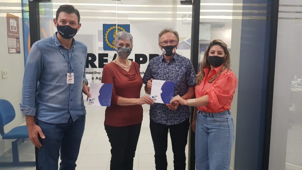 Candidatos a prefeito de Foz do Iguaçu recebem propostas da Agenda Parlamentar 2020 do Crea-PR 7 FOTO 8
