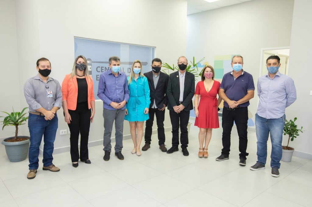 Central do Empreendedor começa a funcionar em Foz do Iguaçu 1 Representantes da Prefeitura Acifi e Sebrae