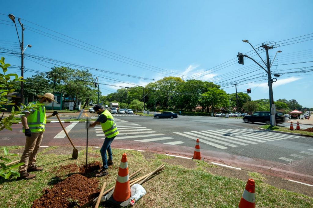 Semáforos inteligentes começam a ser instalados na Vila A, em Foz do Iguaçu 1 Semaforos inteligentes Fotos Kiko Sierich PTI 2