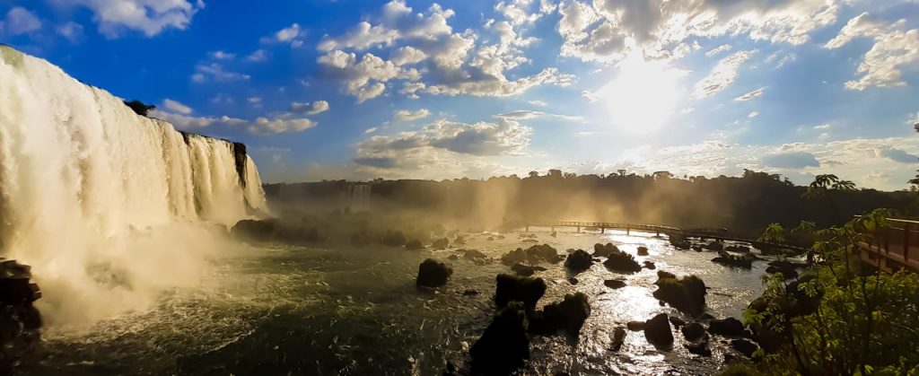 A natureza no palco, por Wemerson Dablioe, com imagens de lavar os olhos feitas por Nilton Rolin 2 cataratas nilton rolin 2