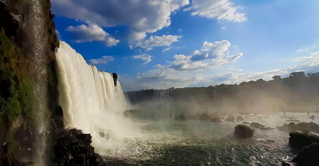 A natureza no palco, por Wemerson Dablioe, com imagens de lavar os olhos feitas por Nilton Rolin 4 cataratas nilton rolin 5