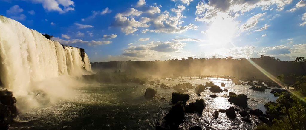 A natureza no palco, por Wemerson Dablioe, com imagens de lavar os olhos feitas por Nilton Rolin 6 cataratas nilton rolin 7