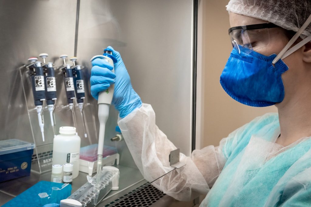 Laboratório do Hospital Costa Cavalcanti de Foz do Iguaçu já analisou mais de 25 mil de testes para covid-19 2 covid teste hmcc 2