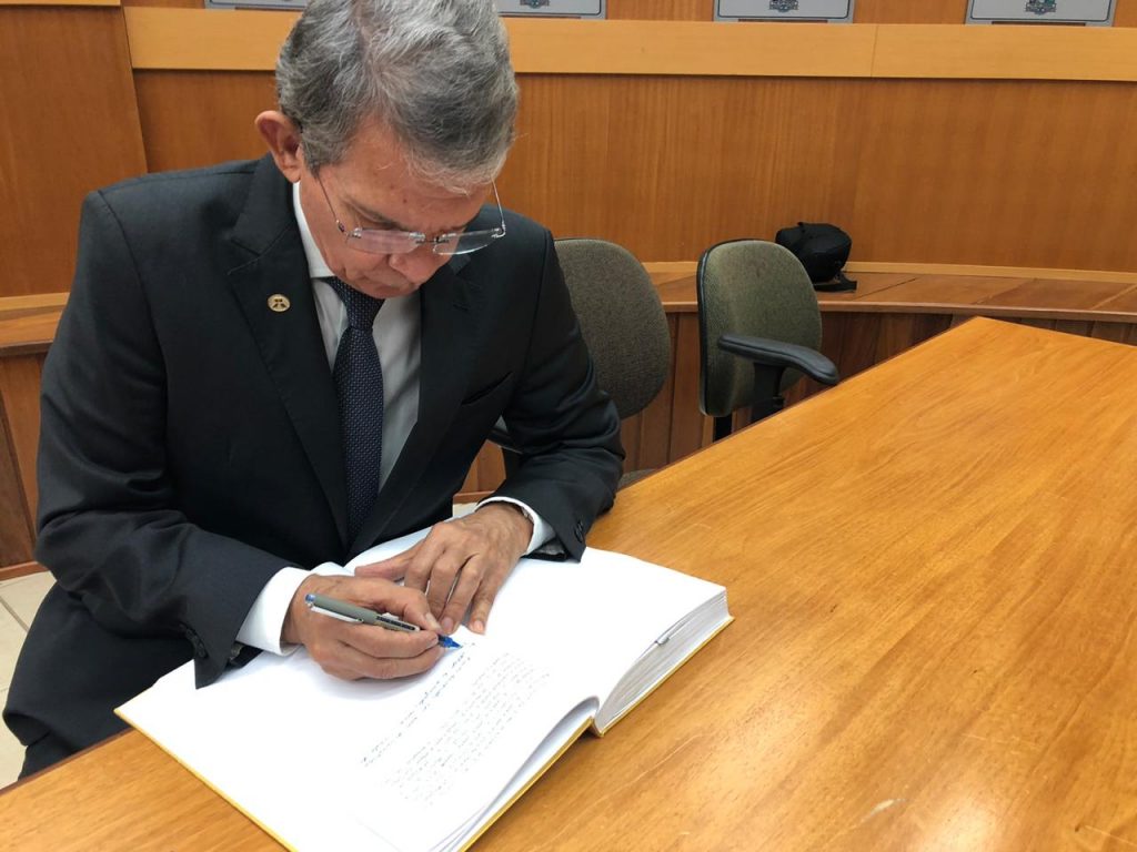 General Silva e Luna é Cidadão Honorário de Foz do Iguaçu. Veja fotos! 4 silva e luna camara3