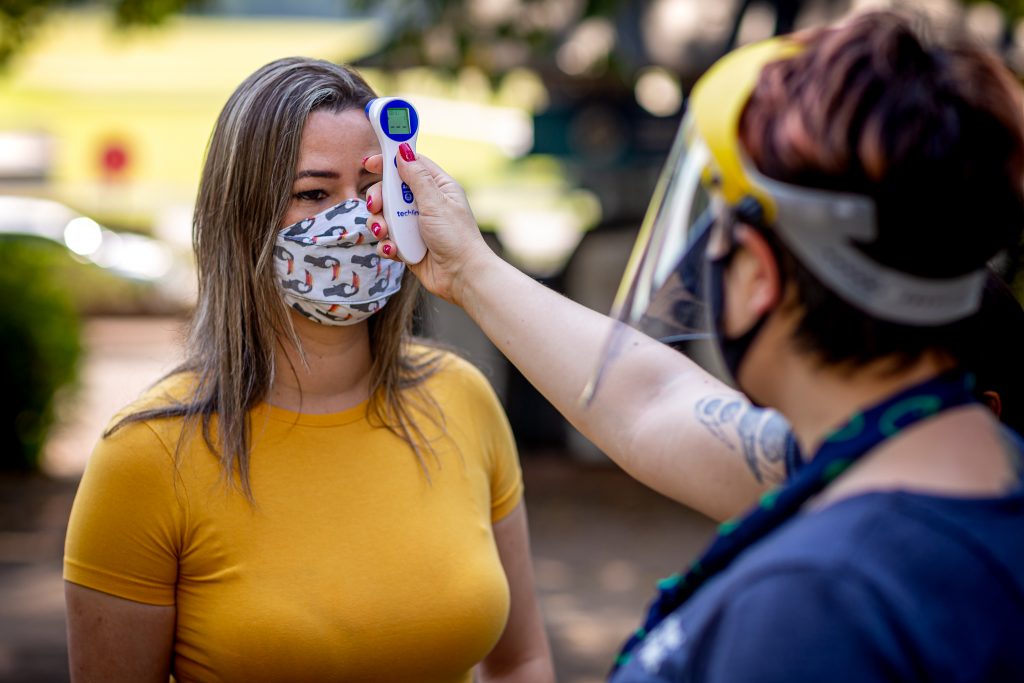 Já garantiu seu ingresso para o Parque das Aves de Foz do Iguaçu? 2 A temperatura e medida logo na entrada do Parque