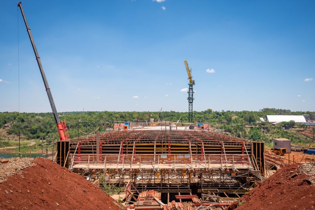 Segunda ponte: financiada pela margem brasileira de Itaipu, metade da obra já deverá estar pronta até o final do ano 6 Ponte Rubens Fraulini Itaipu Binacinal 1