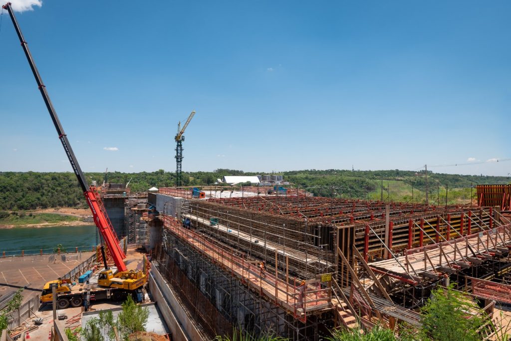 Segunda ponte: financiada pela margem brasileira de Itaipu, metade da obra já deverá estar pronta até o final do ano 5 Ponte Rubens Fraulini Itaipu Binacinal