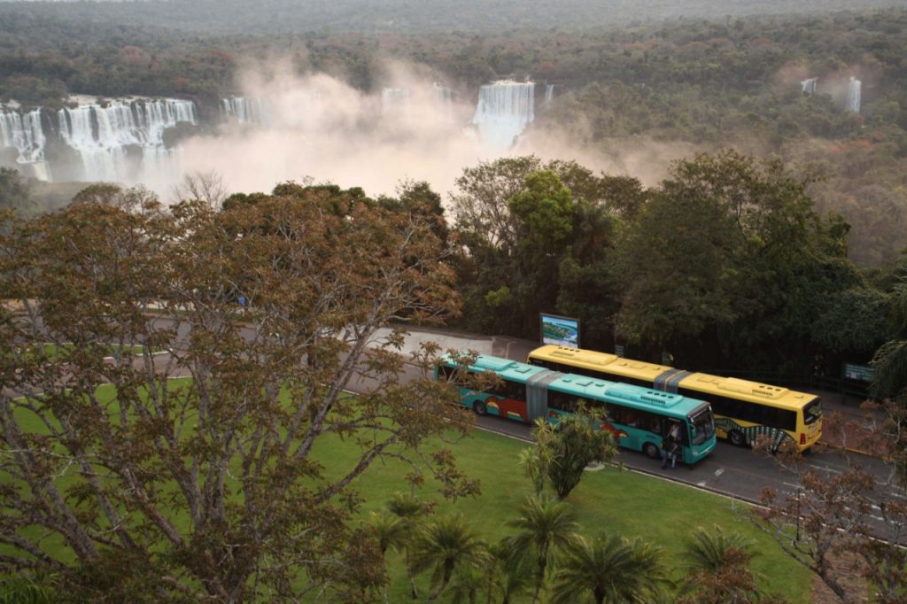 “Quero continuar este belo trabalho desenvolvido até aqui”, diz nova chefe do Parque Nacional do Iguaçu 5 Transporte dos visitantes com os onibus do Parque Foto Marcos Labanca