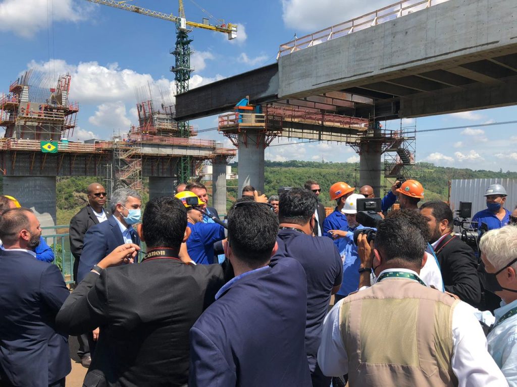 Comitiva do presidente Jair Bolsonaro chega em Foz do Iguaçu. Veja fotos! 5 bolsonaro em foz 3