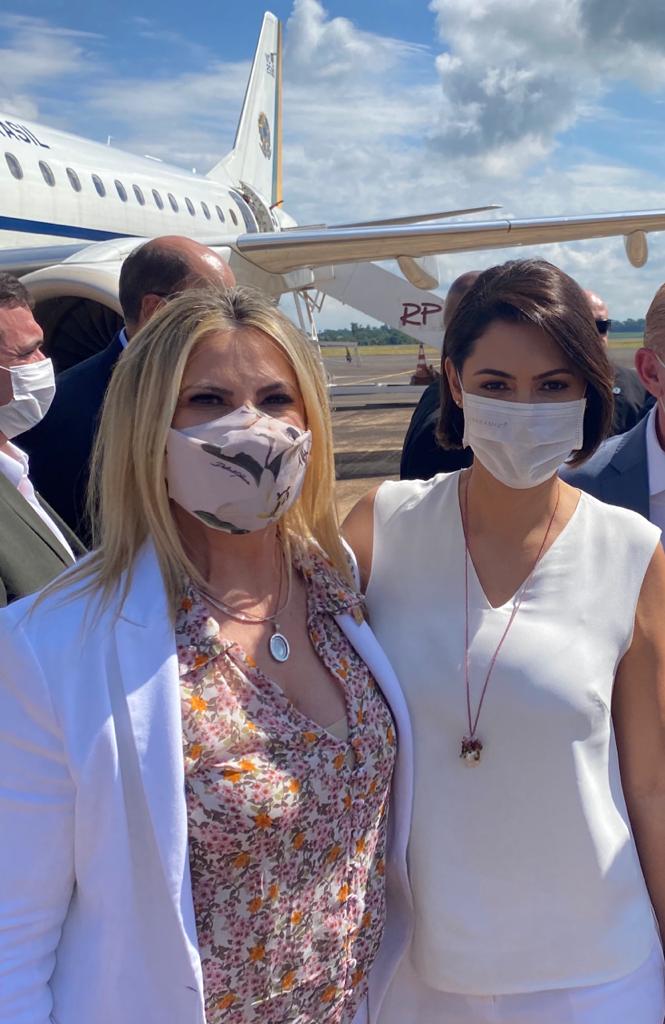 Comitiva do presidente Jair Bolsonaro chega em Foz do Iguaçu. Veja fotos! 1 cida e michele
