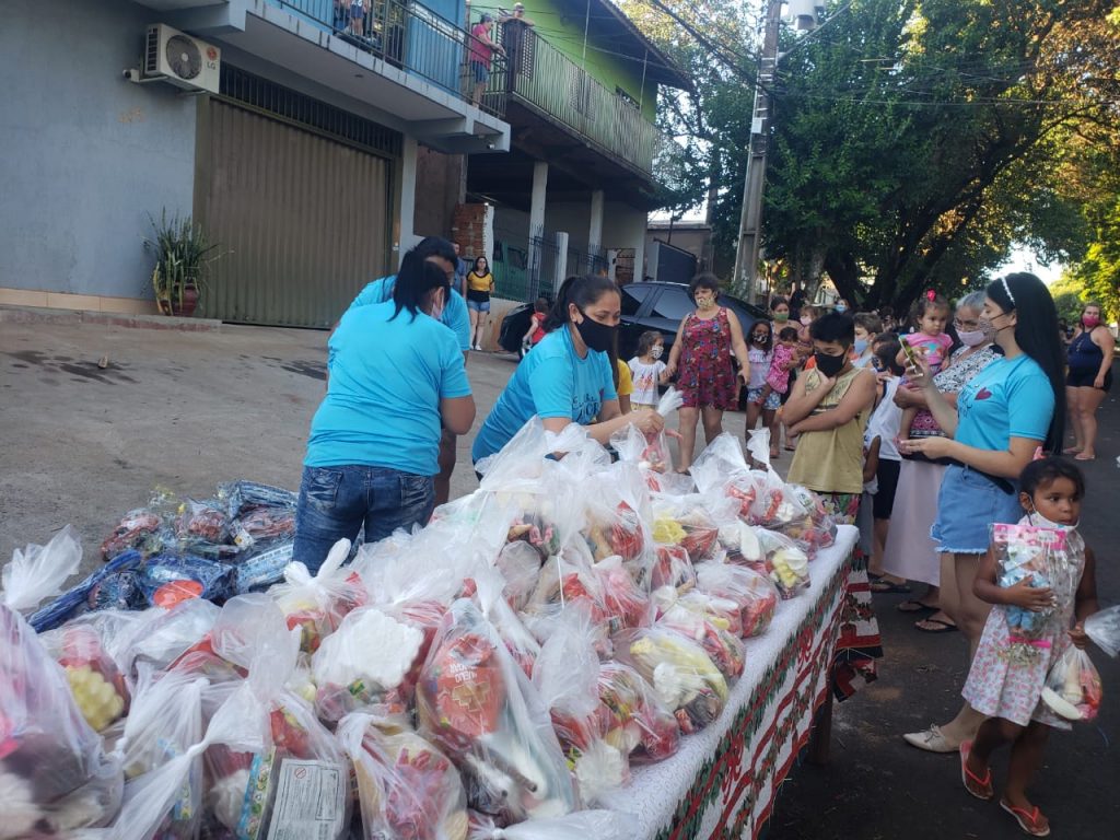 Voluntários em Foz do Iguaçu garantem Natal alegre às crianças do Jardim Cláudia. Veja vídeo e fotos! 1 criancas vila claudia6