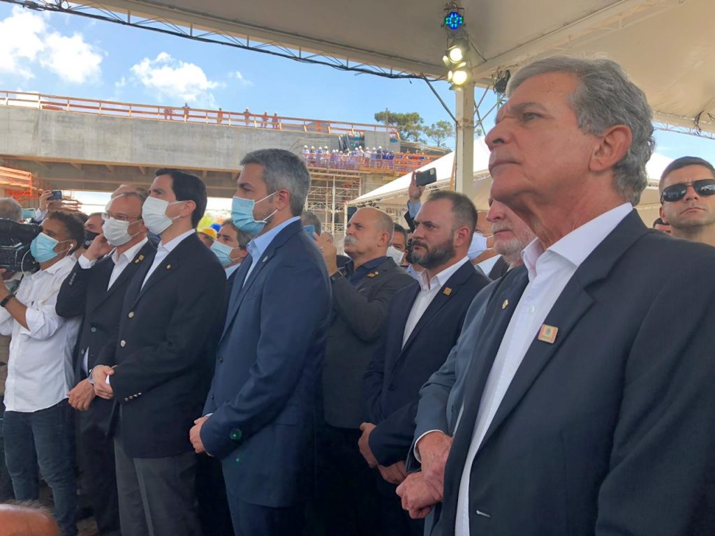 Comitiva do presidente Jair Bolsonaro chega em Foz do Iguaçu. Veja fotos! 7 silva e luna e bolsonaro