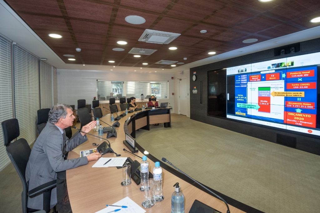 Mais de 60 lideranças políticas e empresariais do Paraná acompanham palestra do general Silva e Luna 3 silva e luna itaipu1