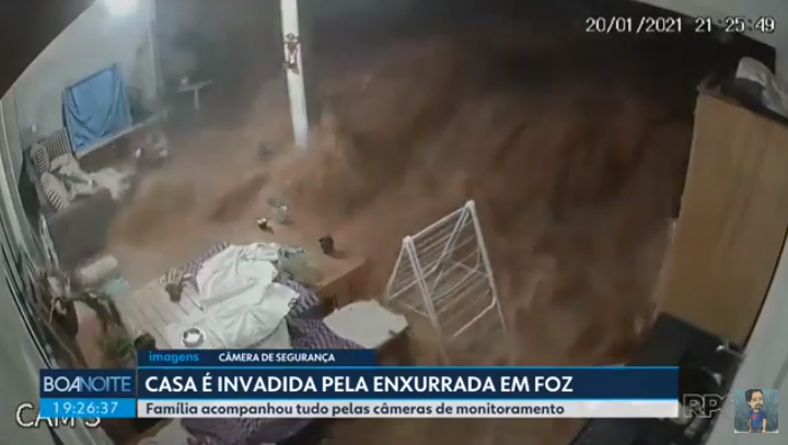 Casa invadida pela