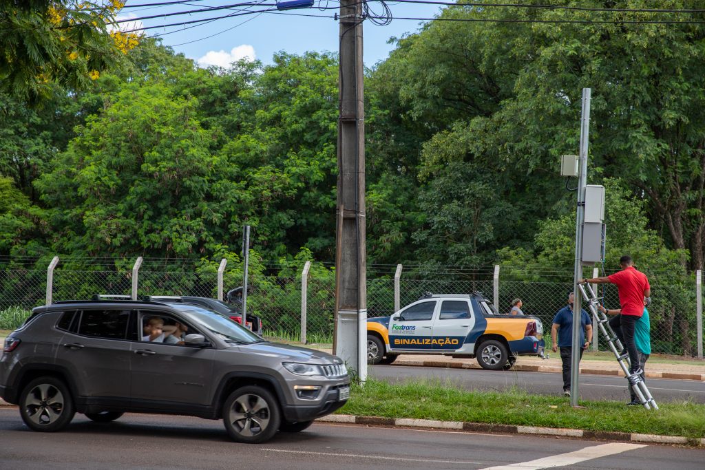 Os semáforos inteligentes no dia a dia das pessoas em Foz do Iguaçu 1 SEMAFOROS INTELIGENTES VILA A 18 1