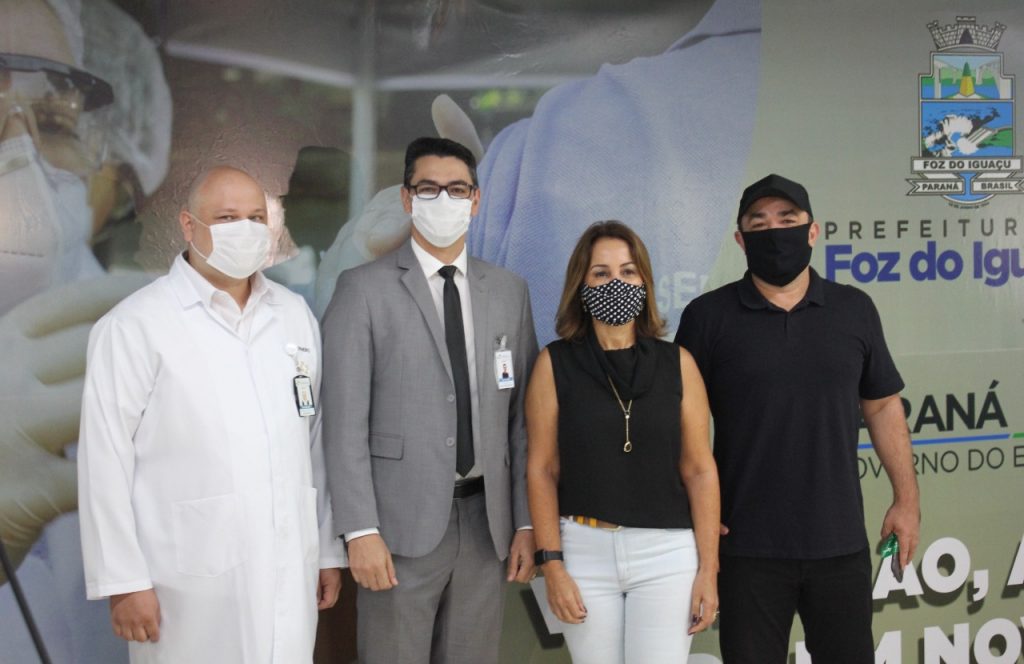 Profissionais da saúde dos hospitais Municipal e Costa Cavalcanti são os primeiros vacinados contra covid-19 em Foz do Iguaçu 1 vacinacao foz 1