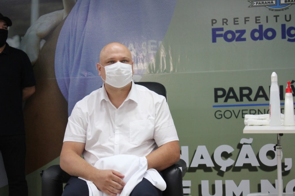 Profissionais da saúde dos hospitais Municipal e Costa Cavalcanti são os primeiros vacinados contra covid-19 em Foz do Iguaçu 2 vacinacao foz 2