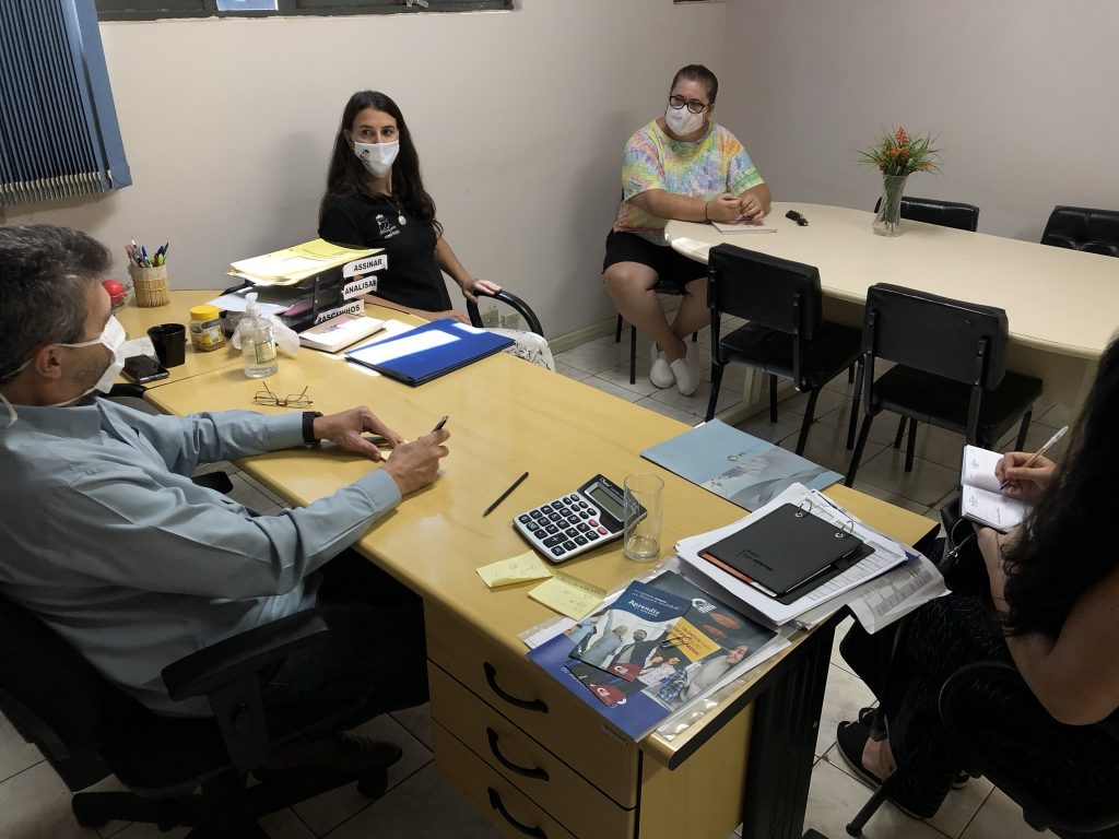 Cinco profissionais da educação municipal de Foz do Iguaçu estão com covid-19 2 Dirigentes do SINPREFI