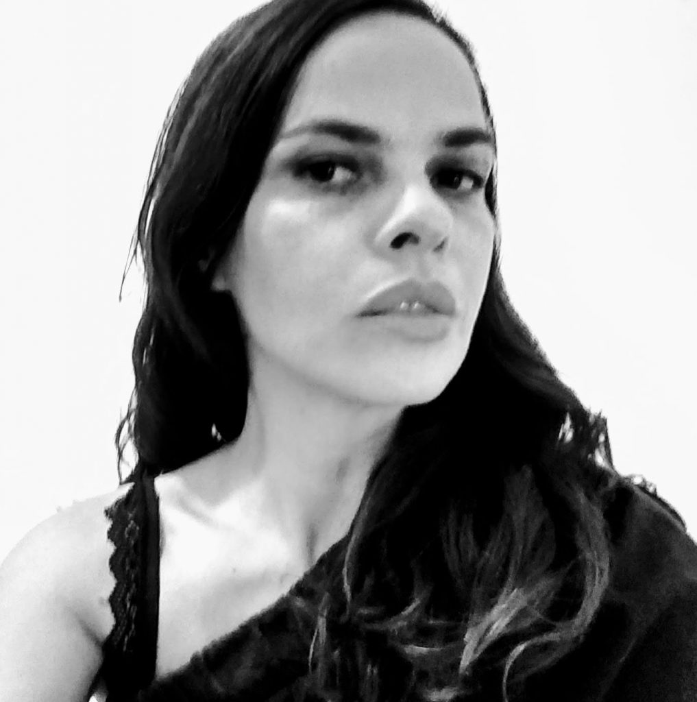 Décima edição de “Às vezes, aos domingos” tem como convidados Fábio Campana e Marianna Camargo 2 Jornalista escritora e poeta Marianna Camargo