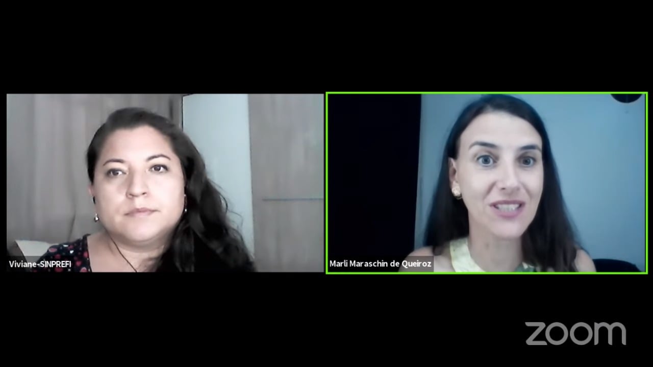 Viviane Benitez dir. politicas sindicais SINPREFI e Marli Maraschin de Queiroz pres. SINPREFI anunciam estado de greve durante Assembleia Geral Imagem Assessoria