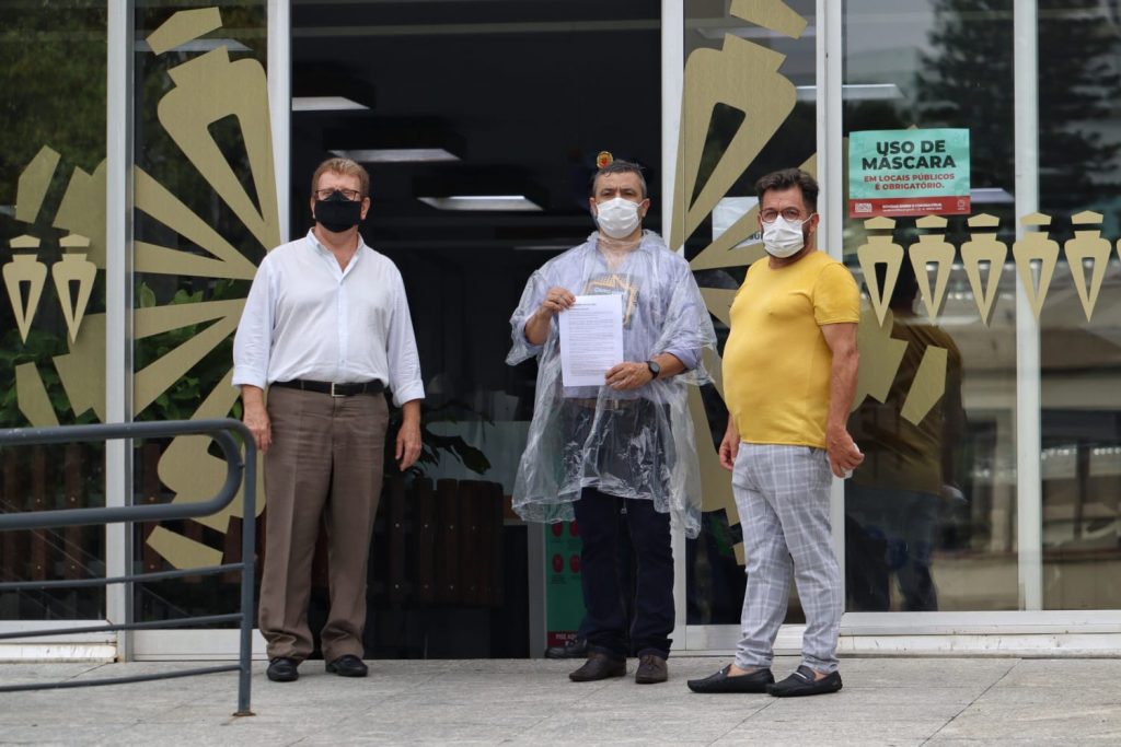 Empresários e trabalhadores das atividades do turismo unidos na "Caminhada pela Reparação" 3 caminhada pela reparacao 2