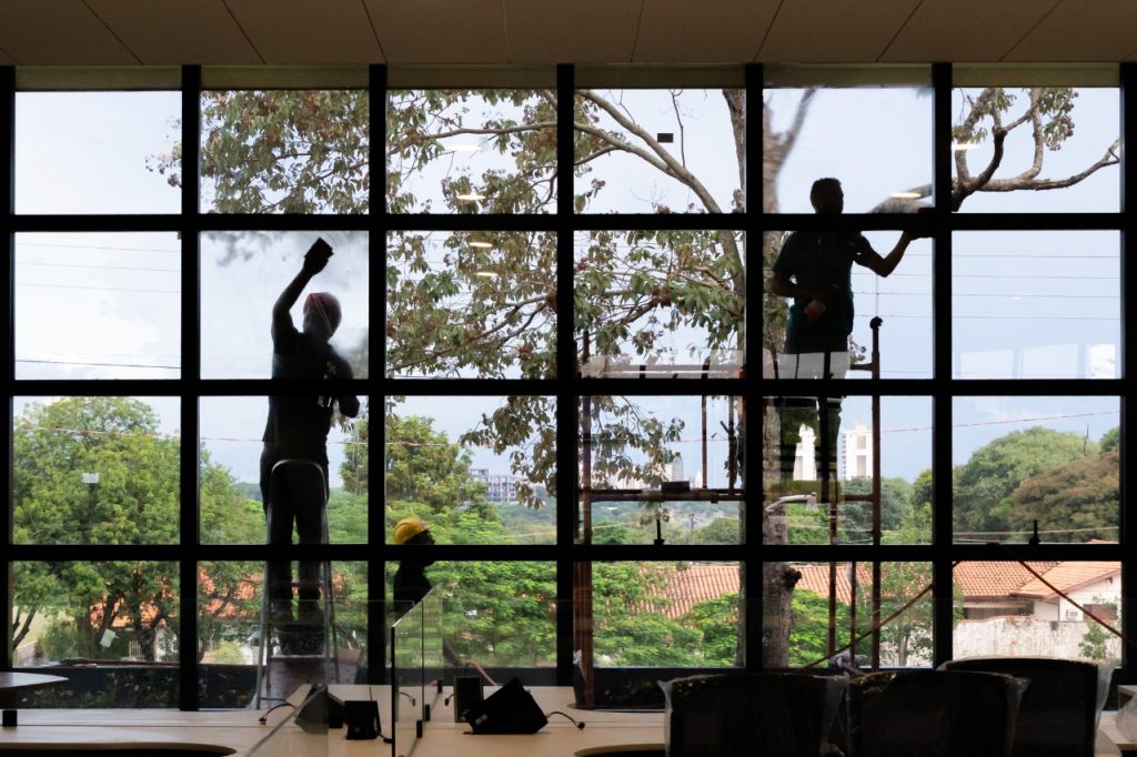 Obra do escritório da Fibra, financiada por Itaipu, garante carteira assinada para 60 trabalhadores 4 construcao fibra 4 1