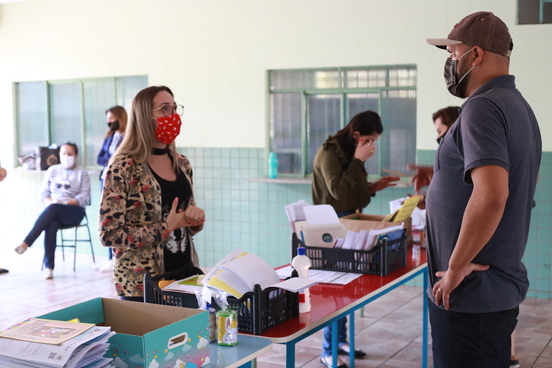 entrega de material escolar