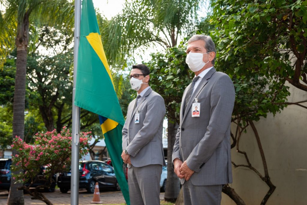 Bandeira Nacional recebe lugar de honra no Hospital Costa Cavalcanti 2 itaipu2