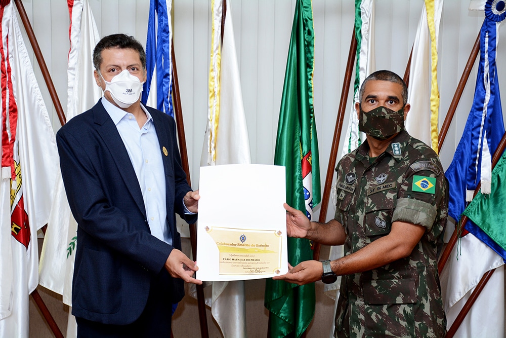 Pró-reitor da UDC, Fábio Prado, recebe Diploma de colaborador emérito do Exército Brasileiro 4 ex 3