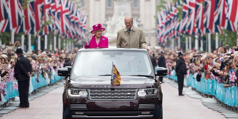 philip participa com elizabeth ii das celebracoes do 90o aniversario da monarca