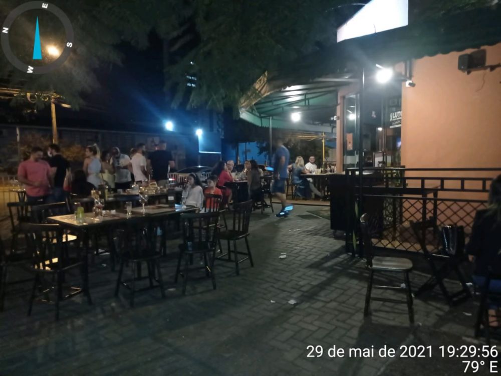 Fiscalização encerra três festas clandestinas e interdita um bar no centro por aglomeração em Foz do Iguaçu 1 Um bar na regiao central foi interditado